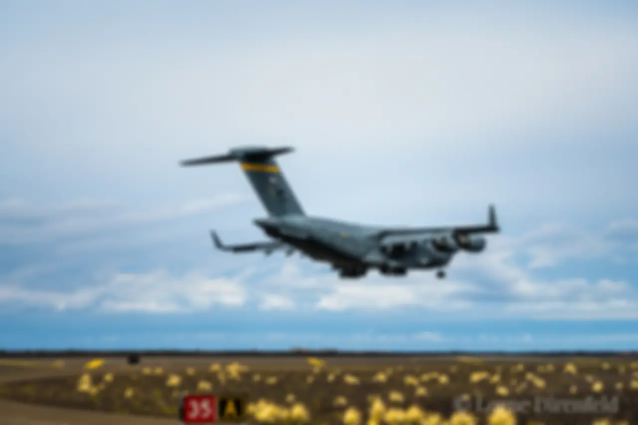 C17 Globemaster III, about to land . . .